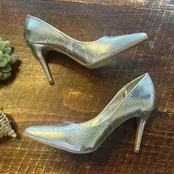 Rampage | “Selana” Silver Faux Leather Snake Print Embossed Pumps - Picture 3 of 5